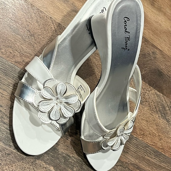 Coral Bay White and Silver Floral Sandals - Picture 3 of 4